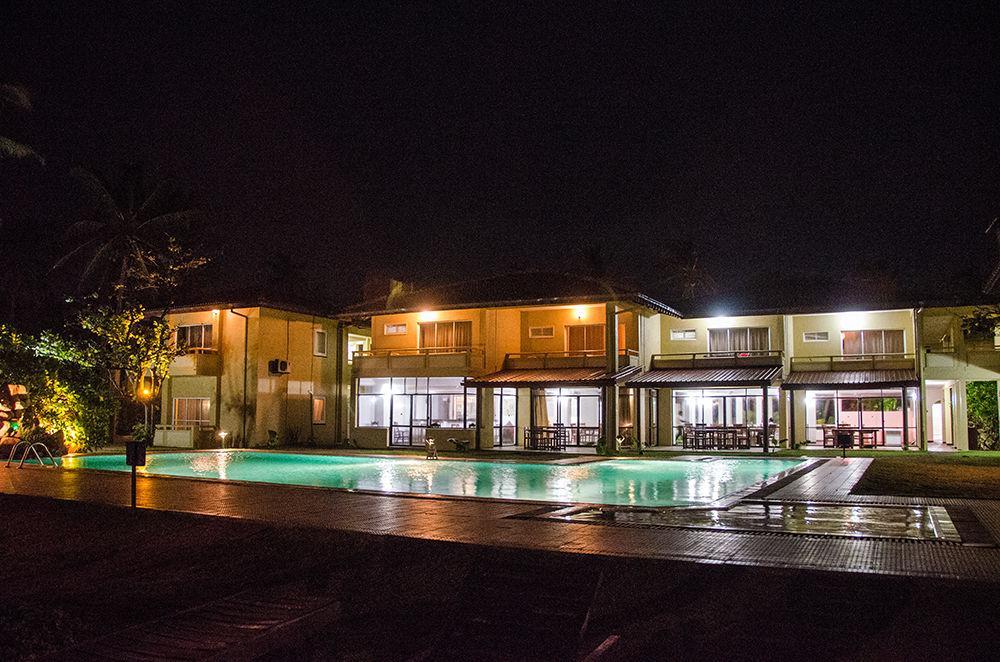 Sanmali Beach Hotel Marawila Esterno foto