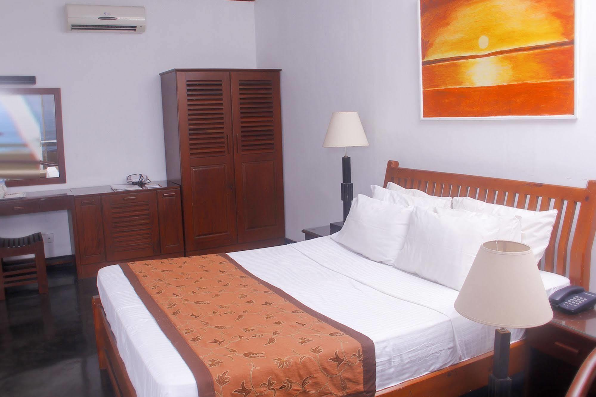 Sanmali Beach Hotel Marawila Esterno foto